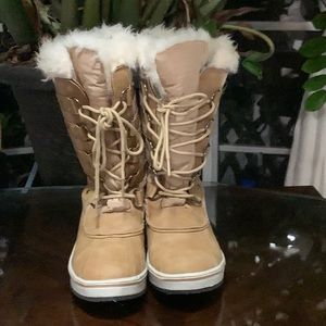 almost new fleece boots